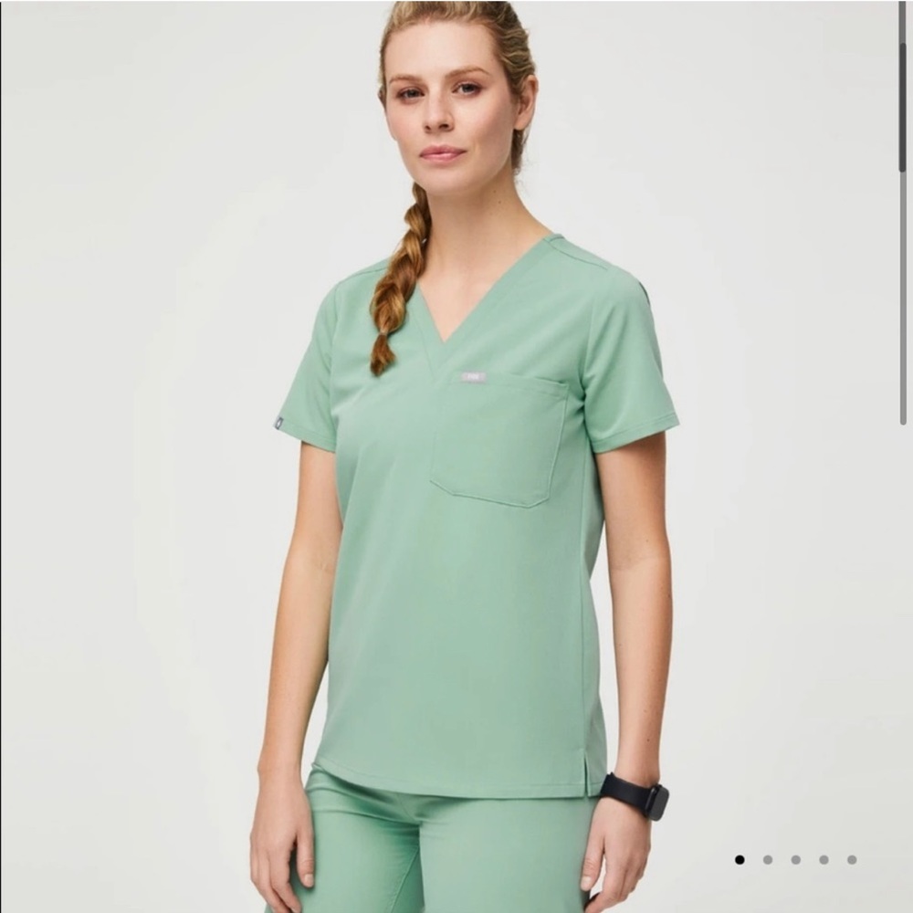 Woman’s Figs Scrubs / Scrub Top